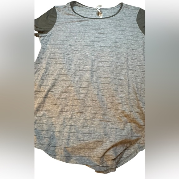 Lululemon Love Crew III
Short Serve Stripe heathered grey khaki green - Picture 3 of 4